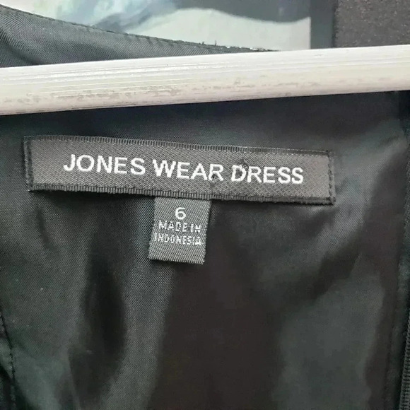 Jones Wear Dress Black and Silver Sleeveless Dress - Picture 4 of 6